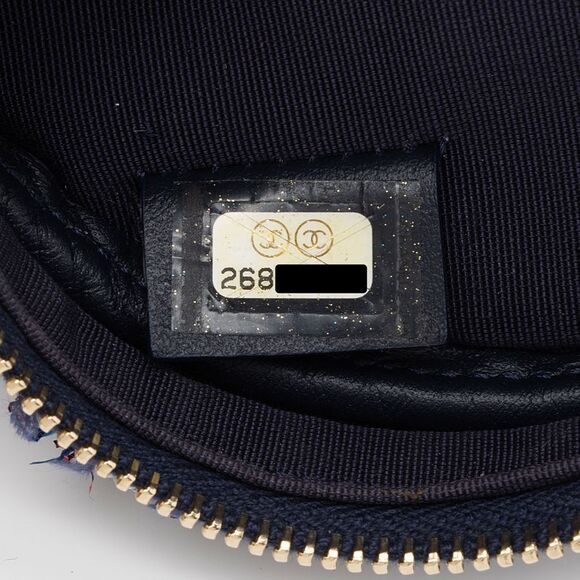 Chanel Tweed CC Round Clutch with Chain - Picture 6 of 11